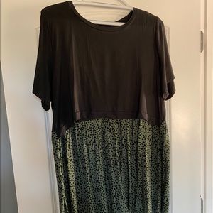 Latched mama shirt | size XL